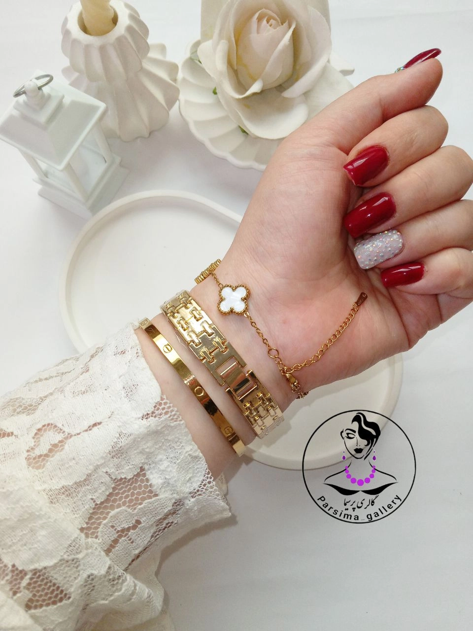 ساعت طلایی زنانه و دستبند
