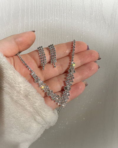 نیمست جواهری نگینی