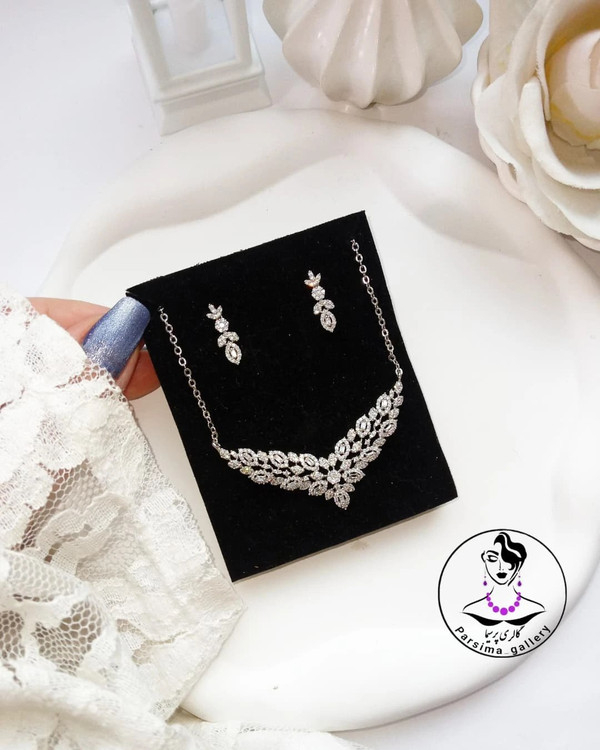 نیمست مجلسی نگیندار