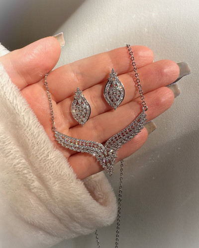 نیمست مشابه طلا سفید