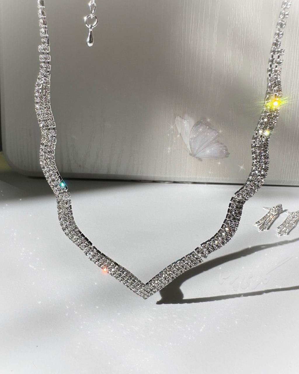 نیمست نگینی