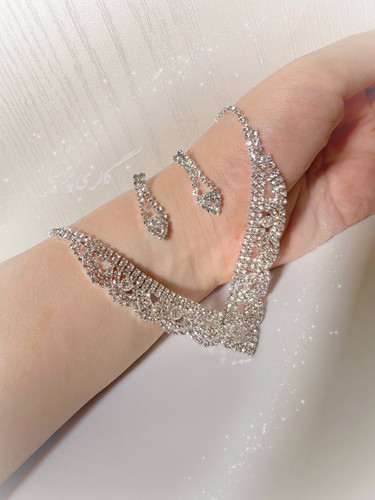 نیمست جواهری نگینی