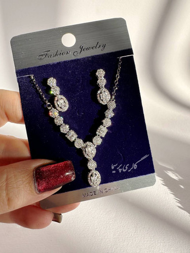 نیمست نگیندار نقره ای