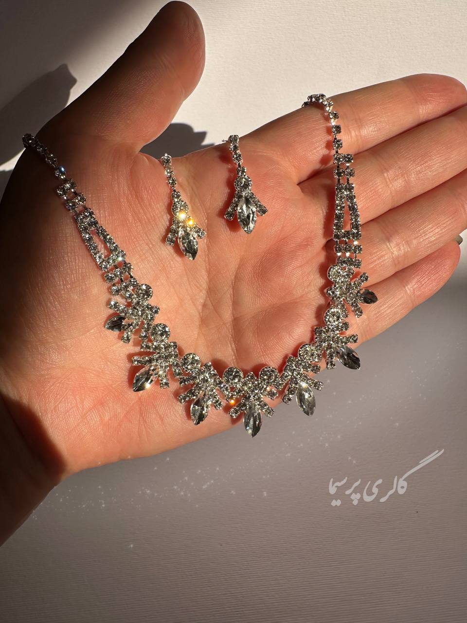 ست گوشواره و گردنبند نگینی پرکار