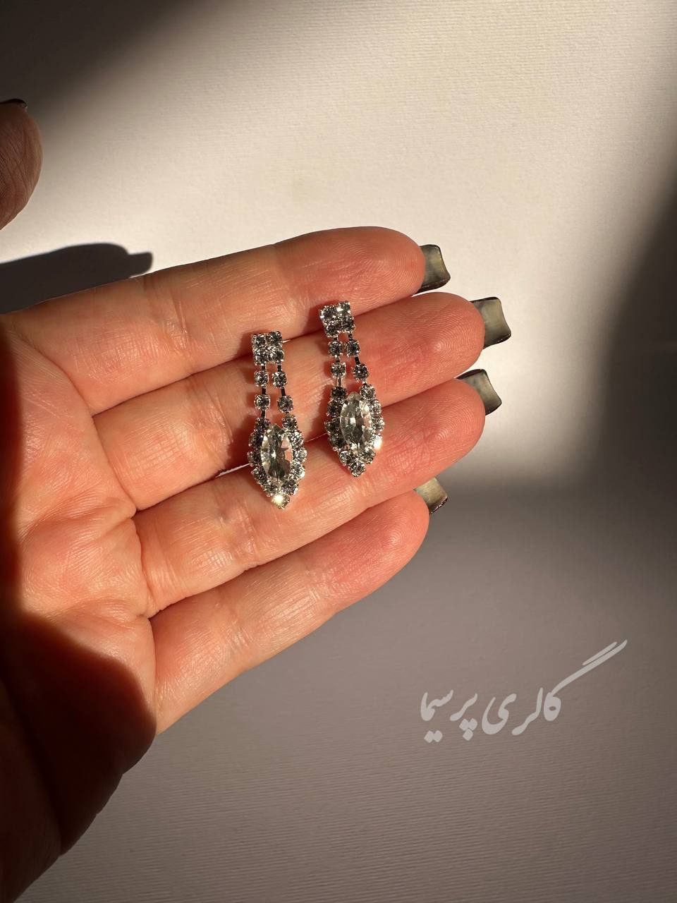 نیمست نگینی مجلل