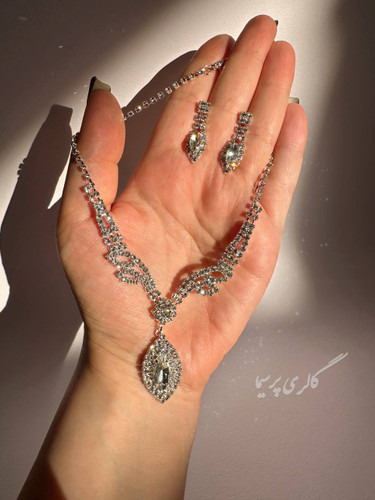 نیمست نگینی مجلل