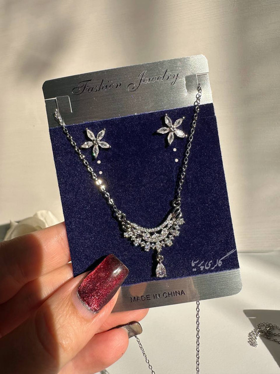 نیمست نگیندار ظریف و دخترانه