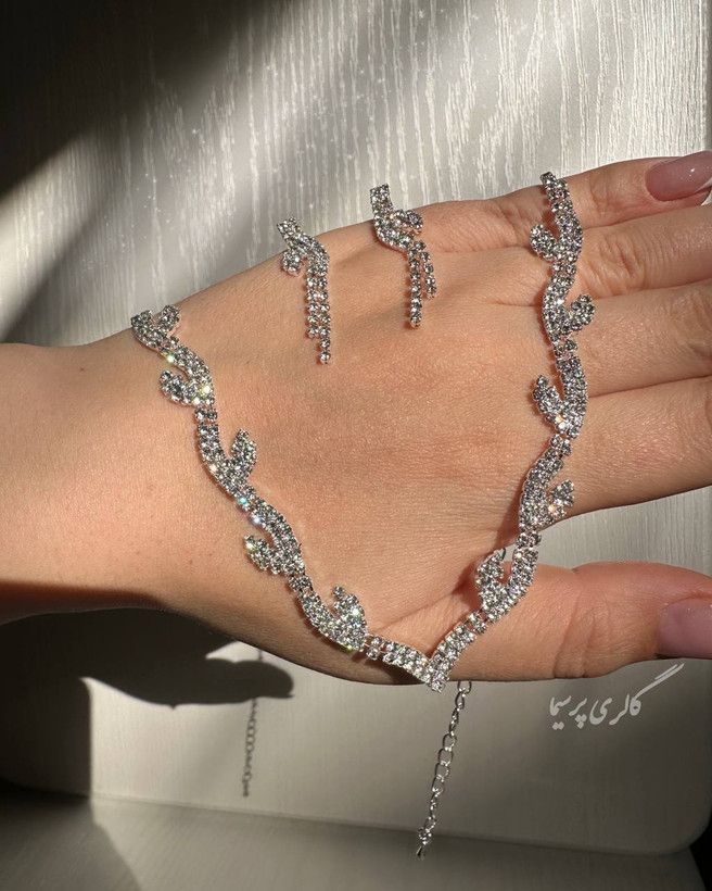 نیمست نگینی مجلسی