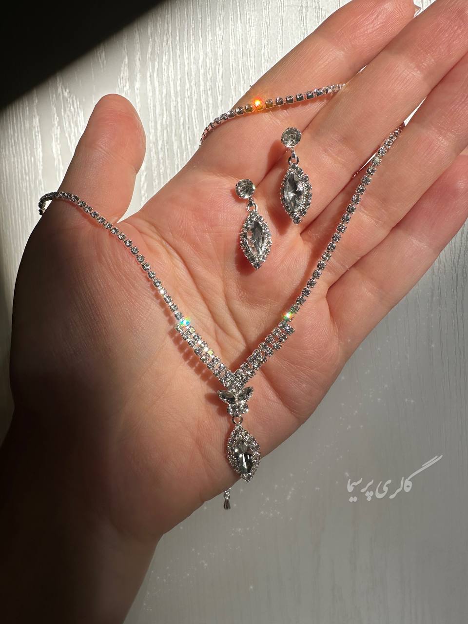 نیمست نگینی ظریف