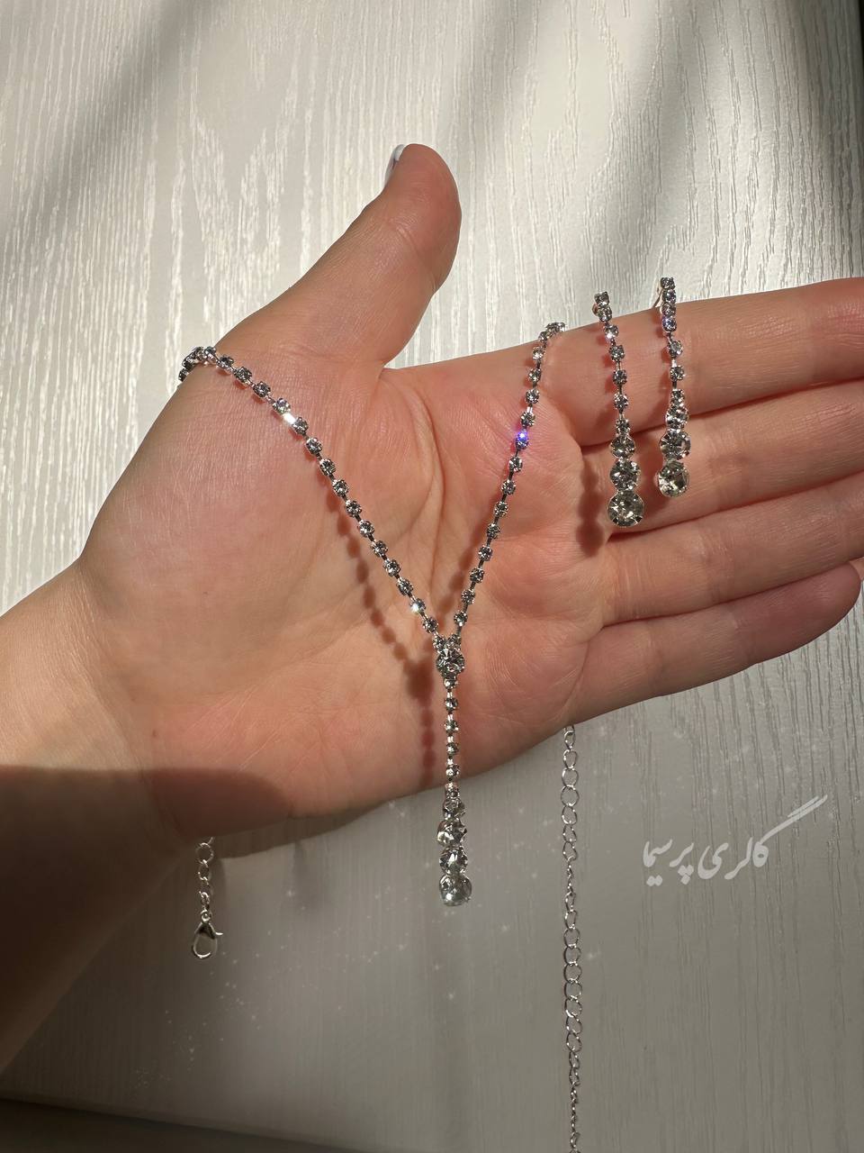 نیمست نگینی ظریف