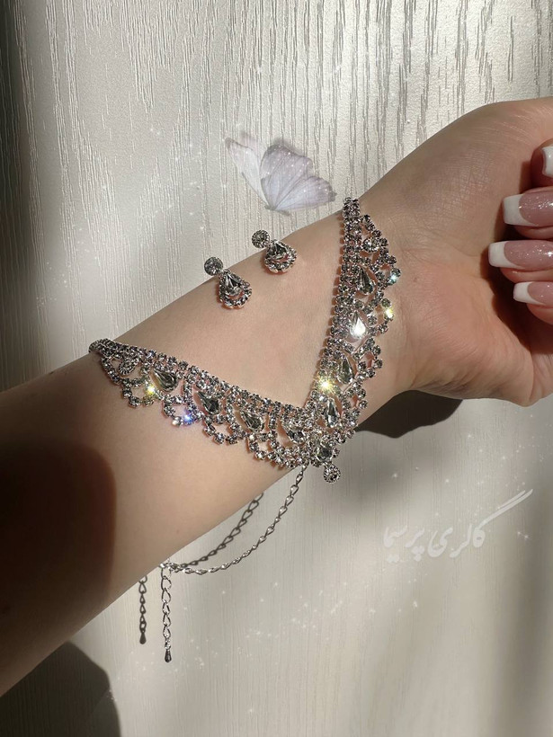 نیمست جواهری نگینی