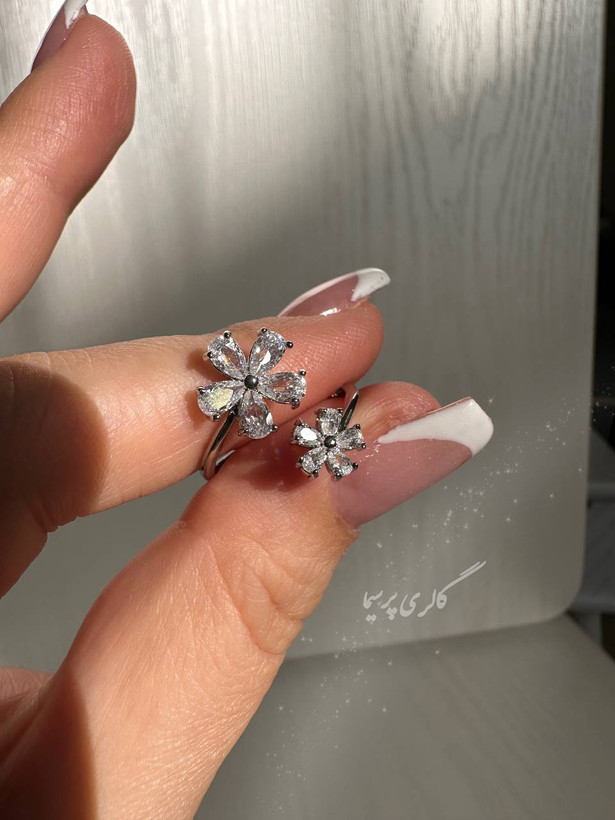 انگشتر طرح گل نگیندار