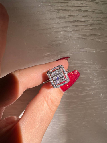 انگشتر مربعی نگیندار