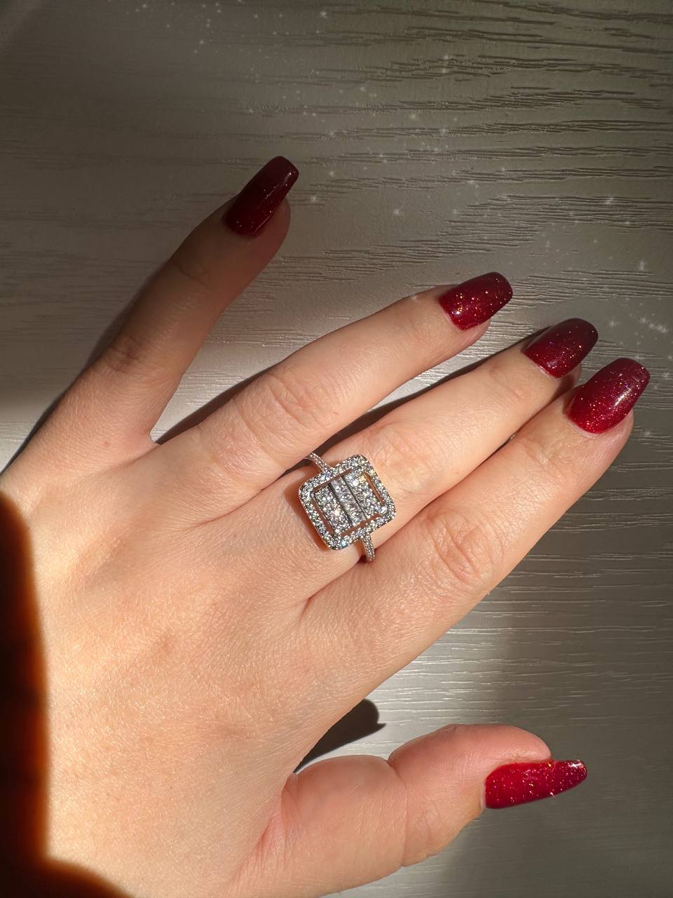 انگشتر مربعی نگیندار