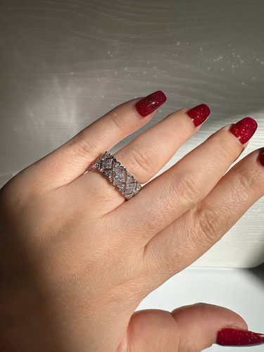 انگشتر حلقه دور نگین کلاسیک