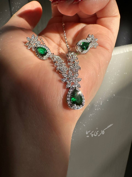نیمست سبز زمردی