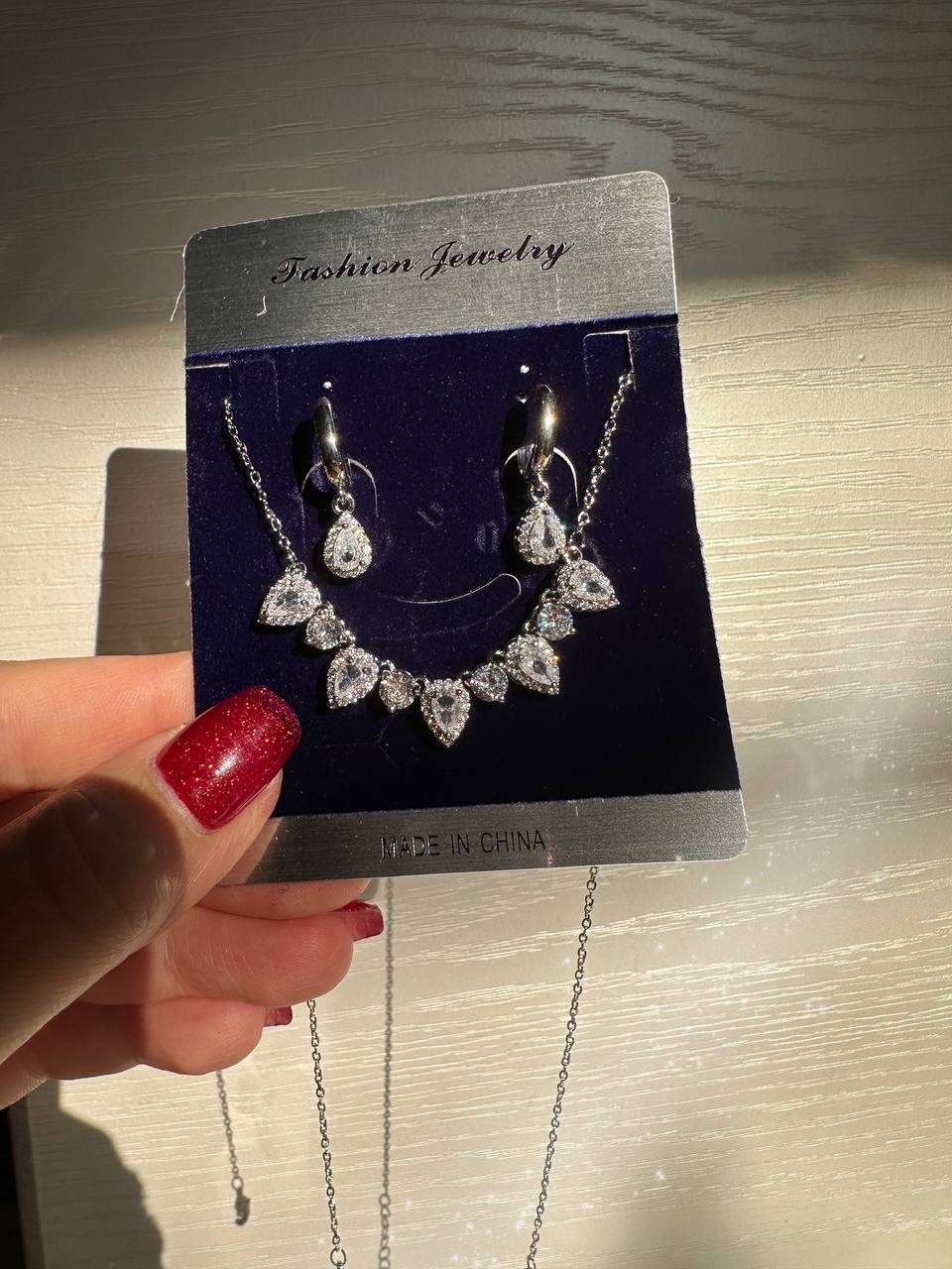 نیمست جواهری اشکی با گوشواره آویز