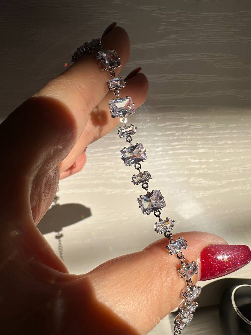 دستبند جواهری با نگینهای مربعی