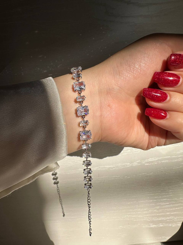 دستبند جواهری با نگینهای مربعی