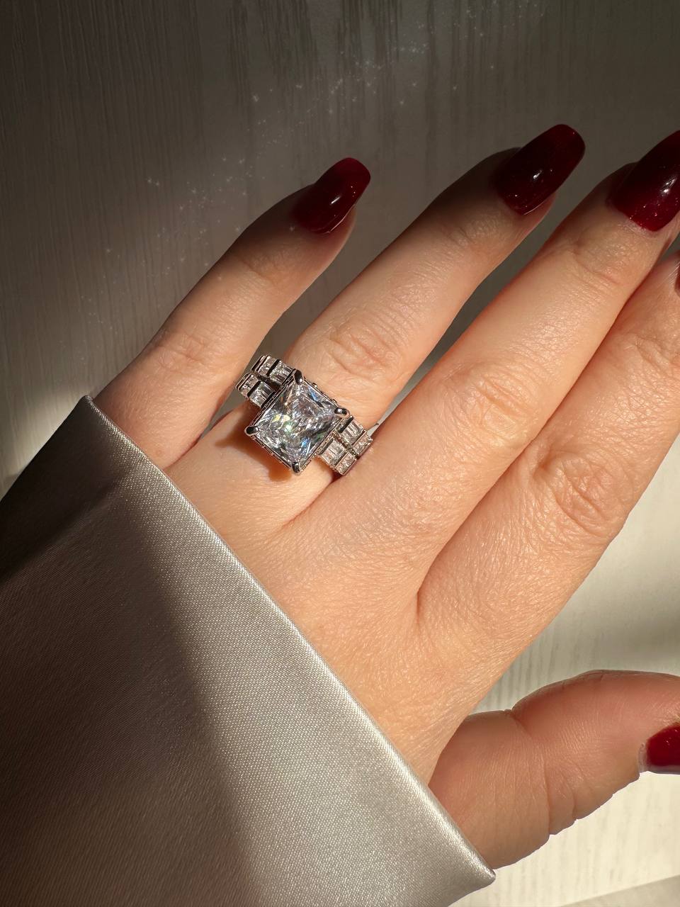 انگشتر حلقه و پشت حلقه نگین مستطیل