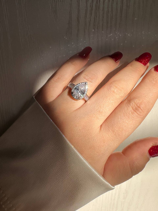 انگشتر اشک نگیندار