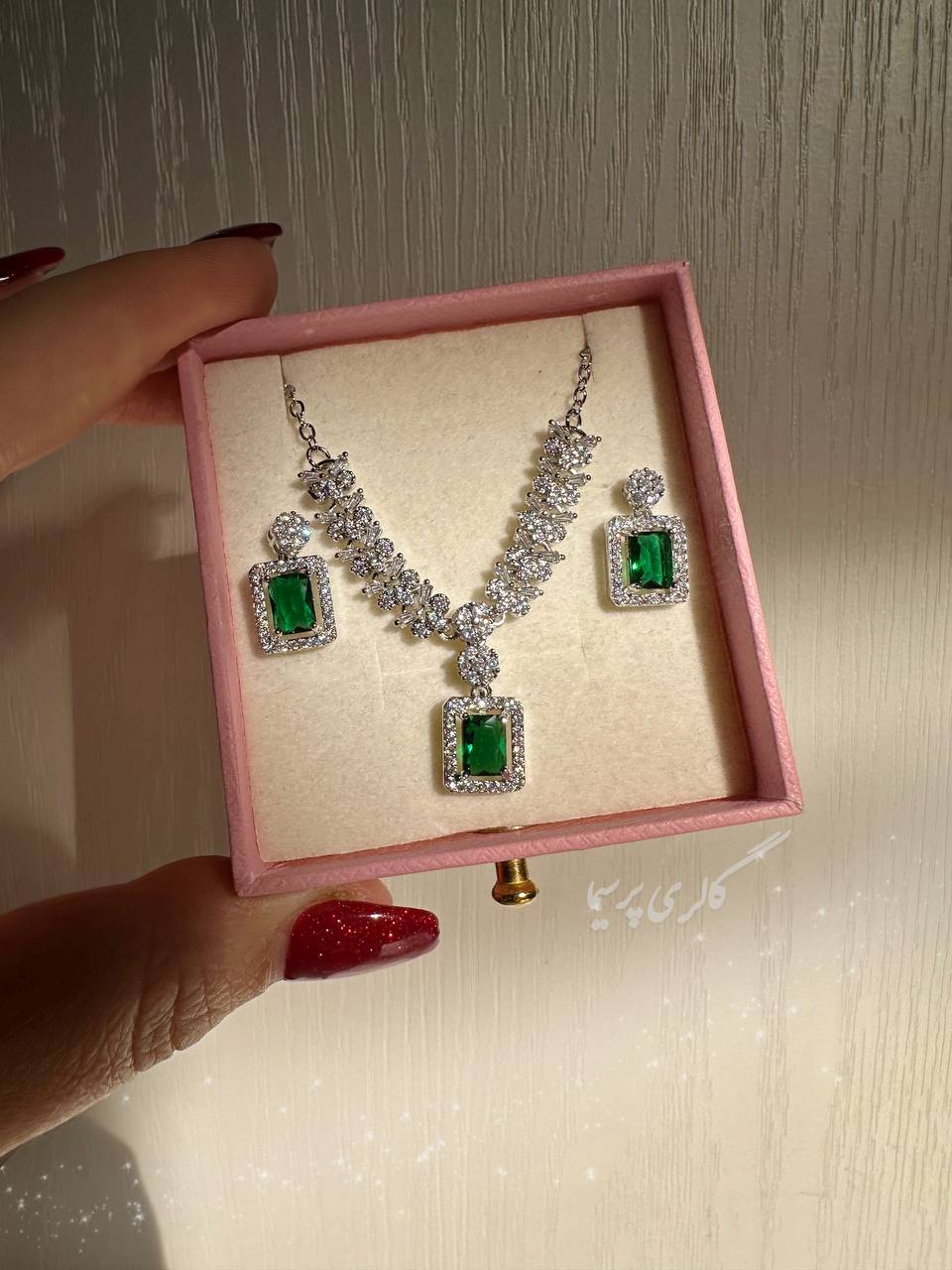 نیمست امرالد سبز زمردی