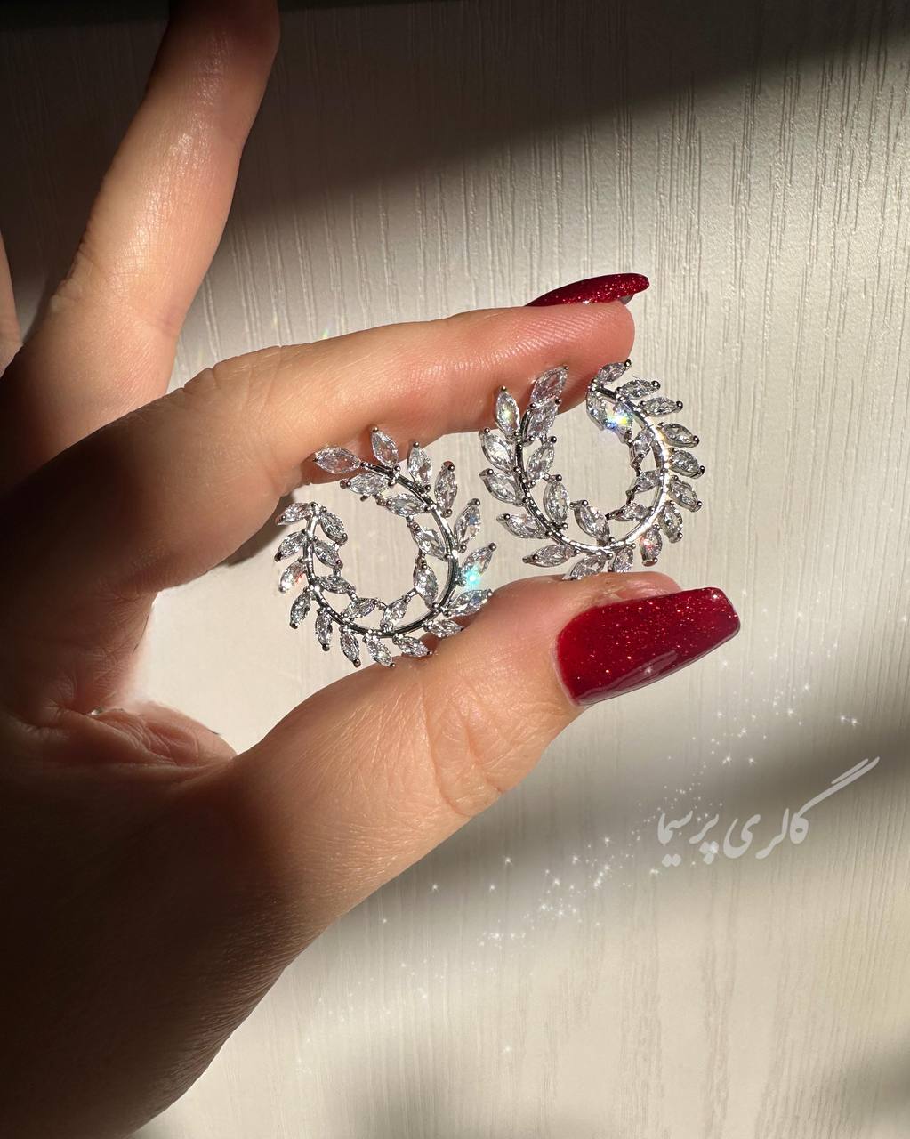 گوشواره برگ گرد نگینی