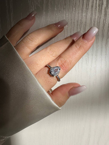 انگشتر جواهری اشکی