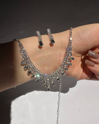 نیمست جواهری نگینی